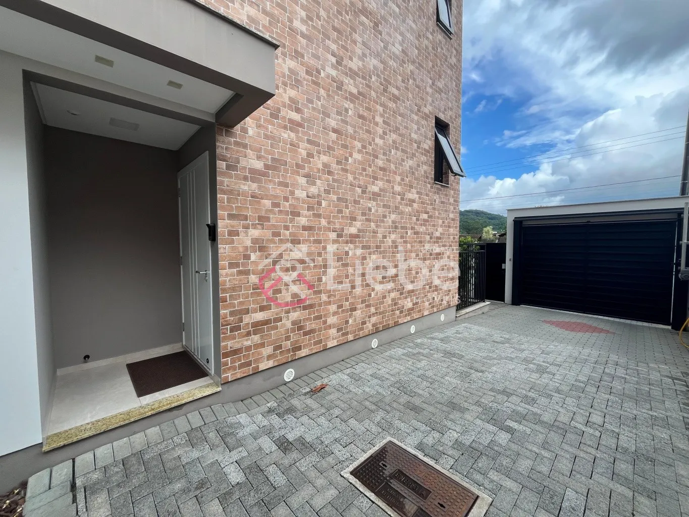 Excelente apartamento, com espaço Garden, no CONDOMÍNIO HAUS RESIDENCE com uma arquitetura contemporânea, acabamentos refinados e localizado bem no centro de Pomerode. Apartamento com 97,19m (área privativa) e 63,42 m externa (Garden). — foto 4