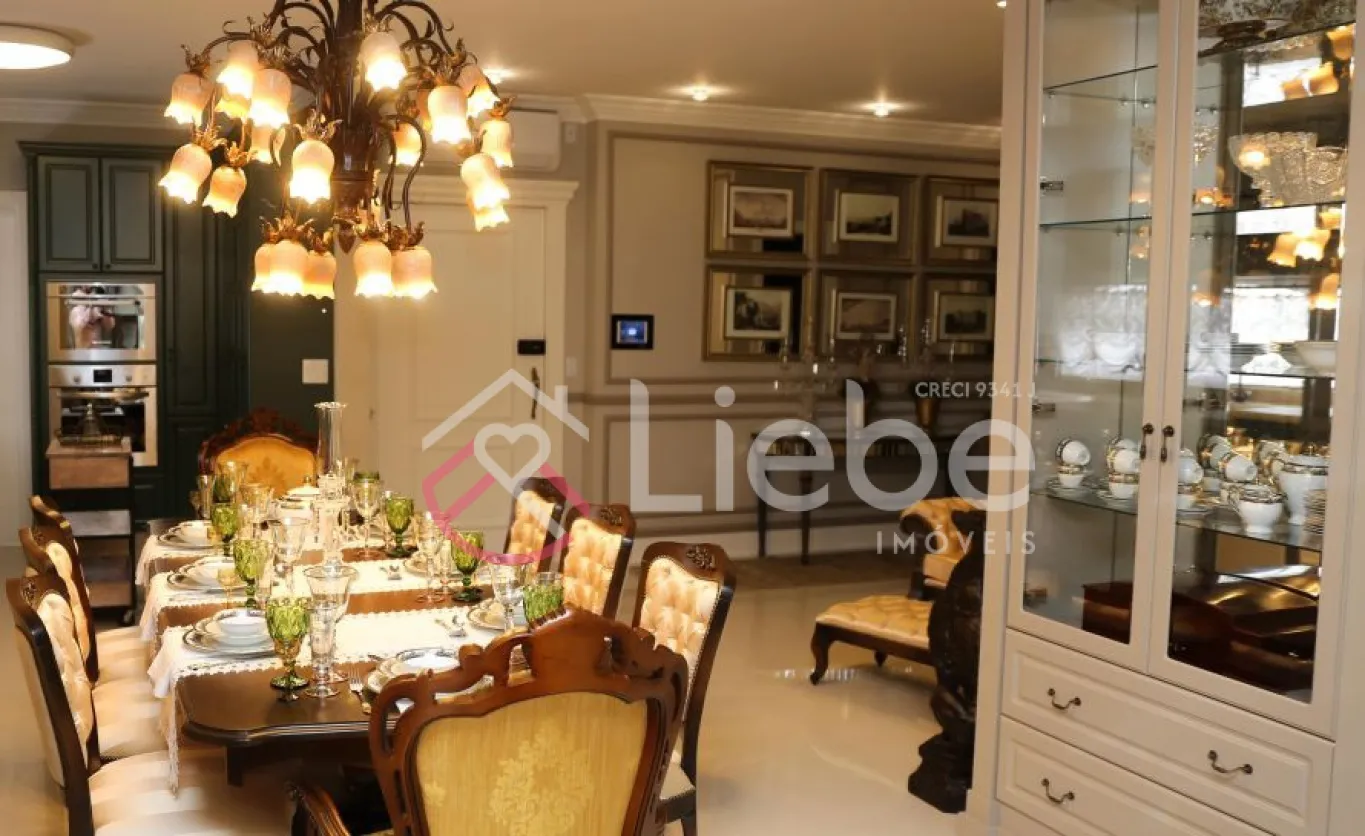 Apartamento no Edifício Joseph II Residencial em Itapema com 172m privativos, 04 suítes, living, sala de jantar, cozinha, área de serviço, sacada com churrasqueira fechada com reiki e 02 vagas de garagem. - foto 1