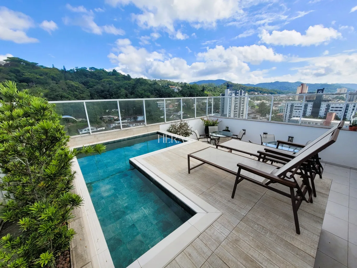 Cobertura duplex mobiliada e finamente decorada á venda proximo a Vila Germanica em Blumenau. - foto 1