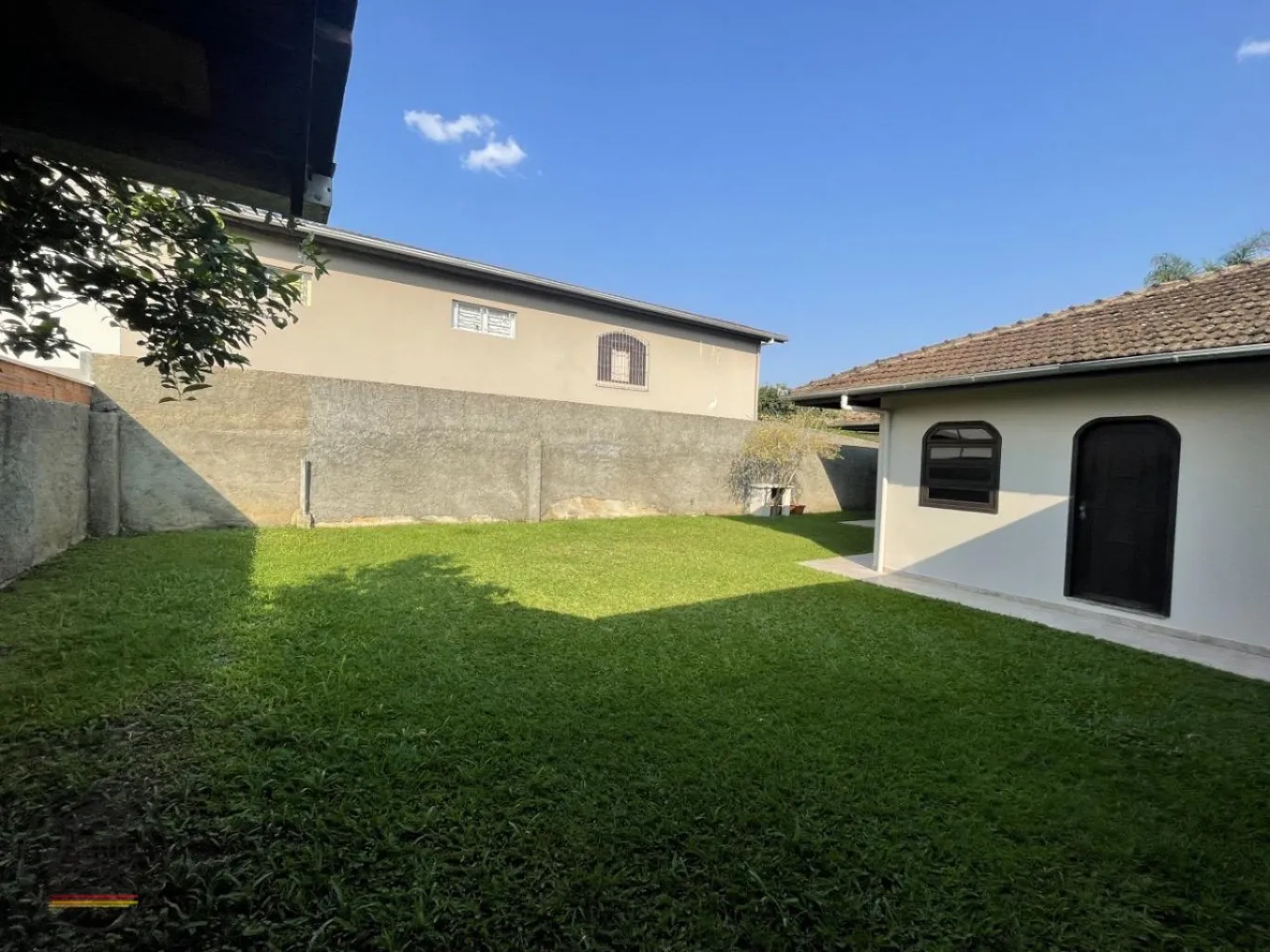 Casa com excelente espaço de terreno no bairro Fortaleza. — foto 3