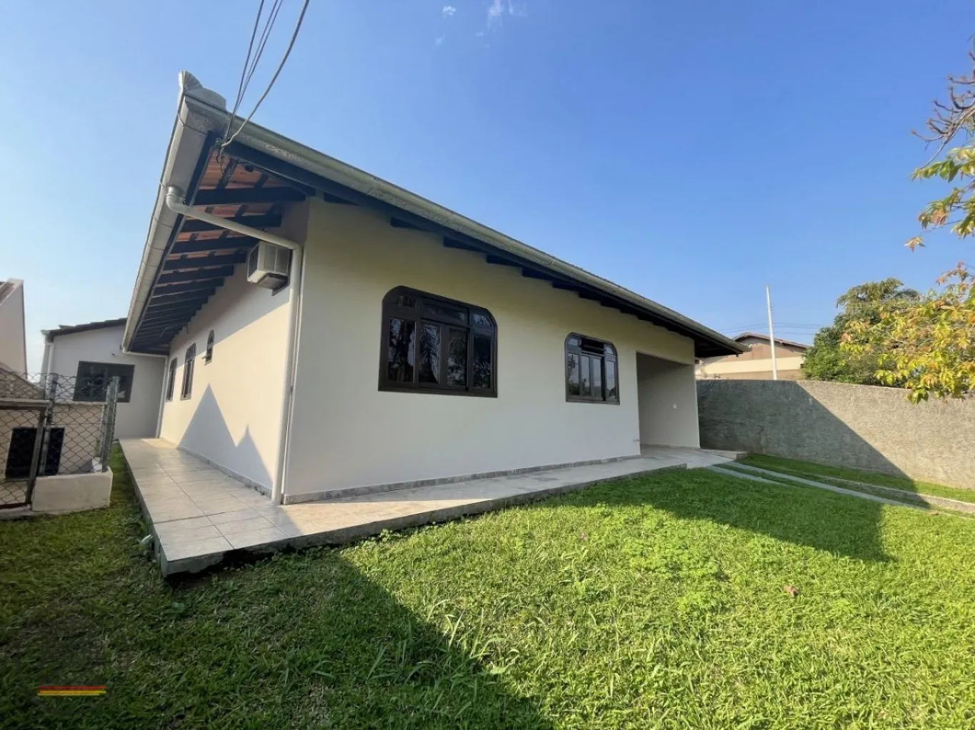 Casa com excelente espaço de terreno no bairro Fortaleza. — foto 4