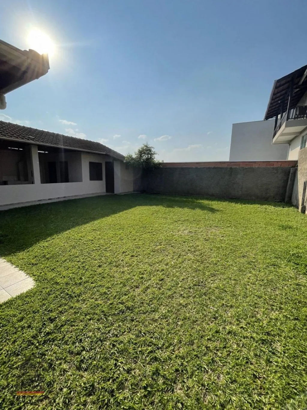 Casa com excelente espaço de terreno no bairro Fortaleza. — foto 5