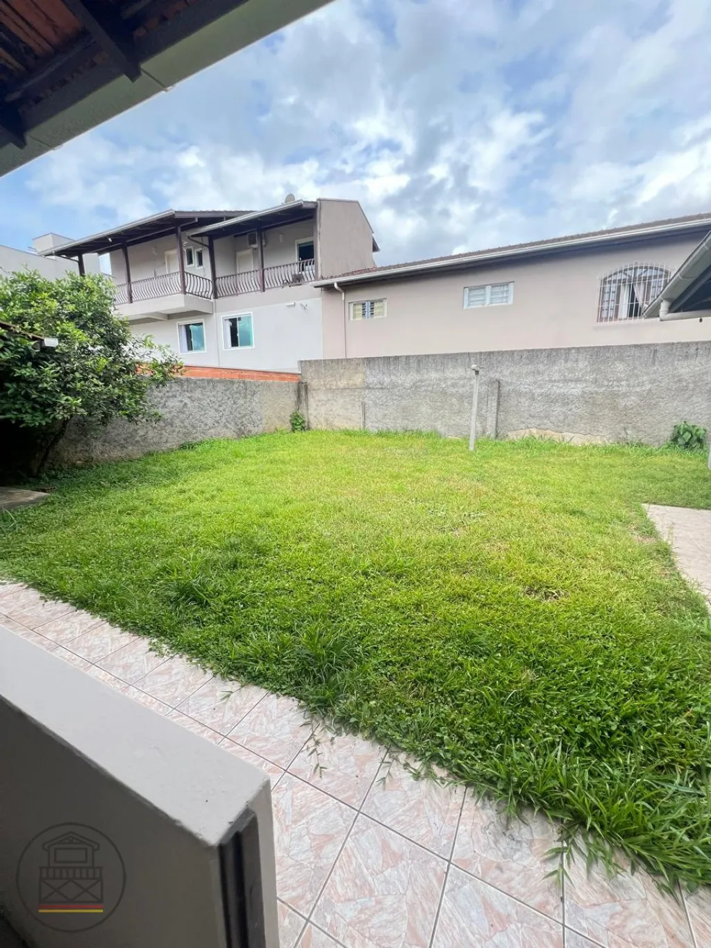 Casa com excelente espaço de terreno no bairro Fortaleza. — foto 6