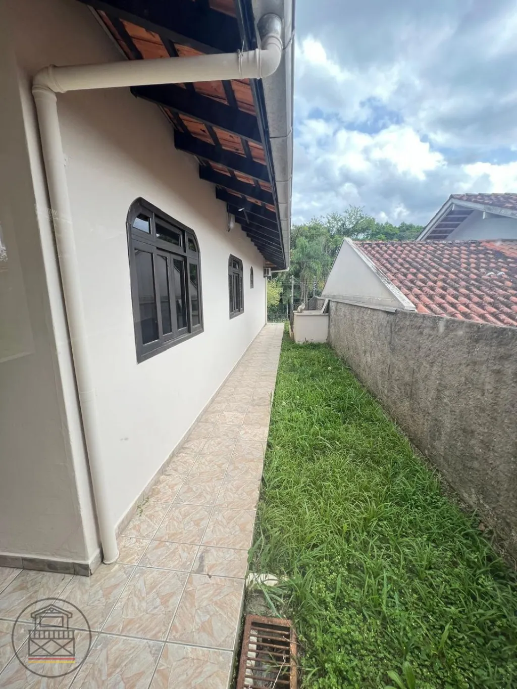 Casa com excelente espaço de terreno no bairro Fortaleza. — foto 7