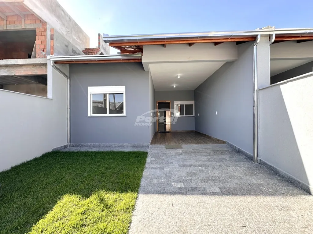 Casa com 3 dormitórios, sendo 1 suíte e demais dependências, área de festas e garagem amplo espaço externo bairro Itacolomi - Balneário Piçarras/SC (Cód. 20259) - foto 1