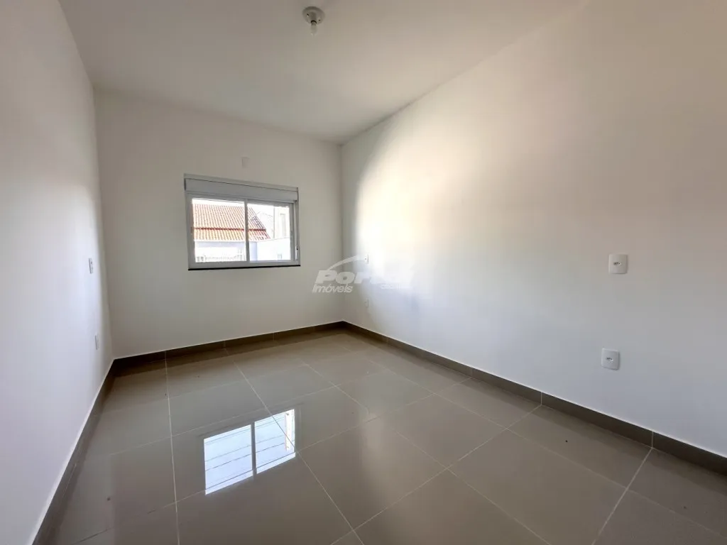 Casa com 3 dormitórios, sendo 1 suíte e demais dependências, área de festas e garagem amplo espaço externo bairro Itacolomi - Balneário Piçarras/SC (Cód. 20259) — foto 7