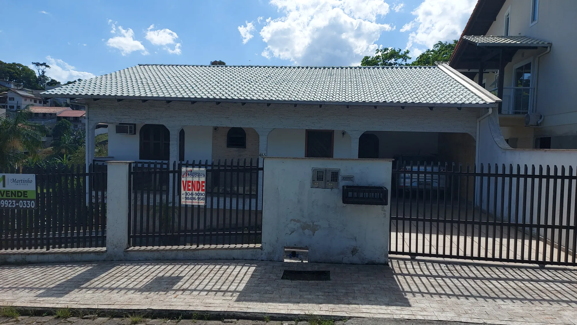 Casa Residencial com área subsolo para exploração comercial. - foto 1