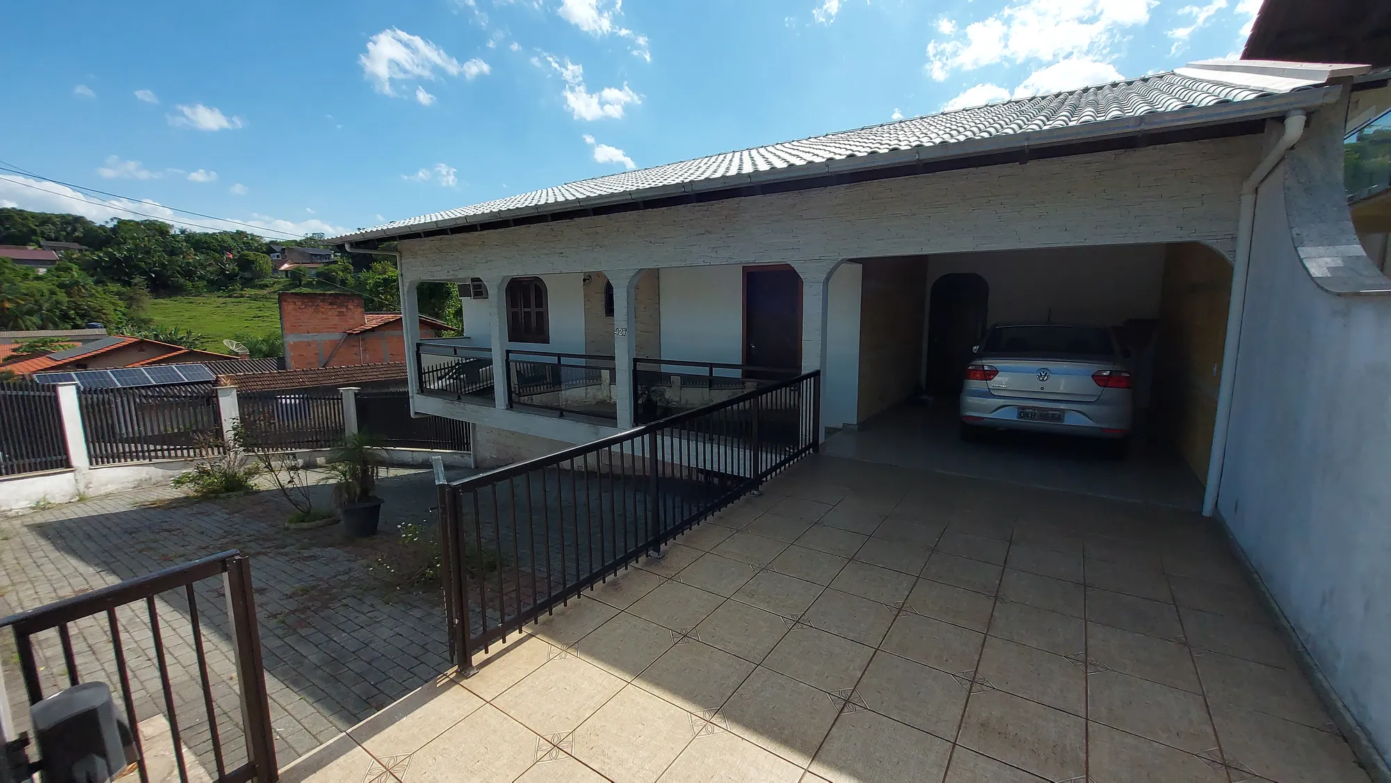 Casa Residencial com área subsolo para exploração comercial. — foto 2