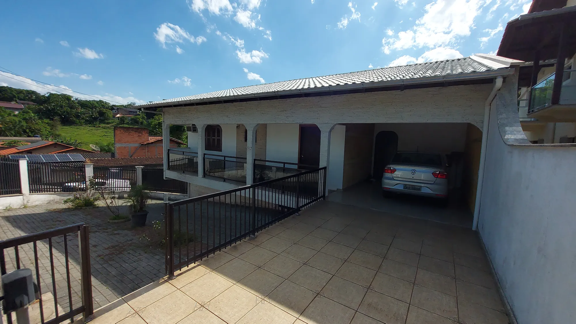 Casa Residencial com área subsolo para exploração comercial. — foto 3