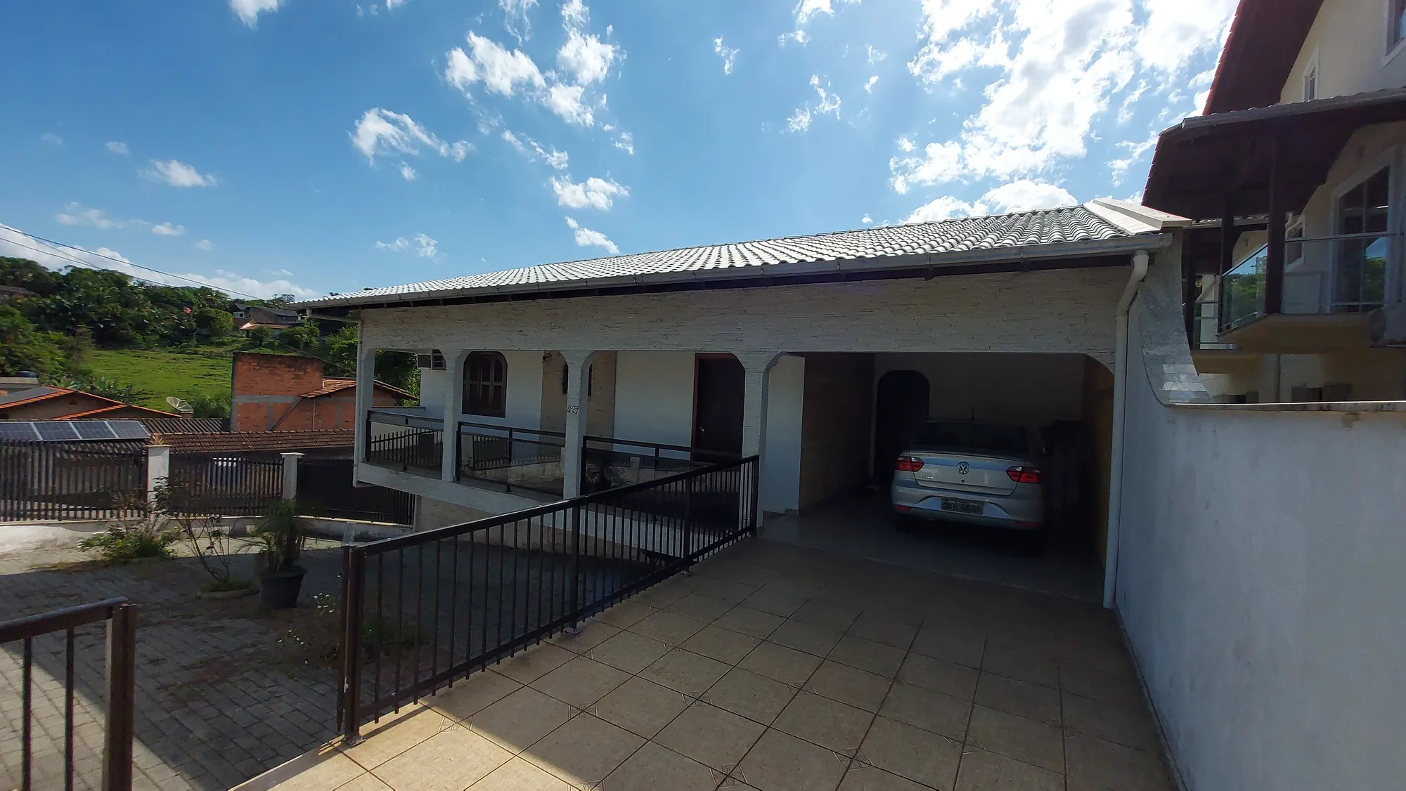 Casa Residencial com área subsolo para exploração comercial. — foto 4