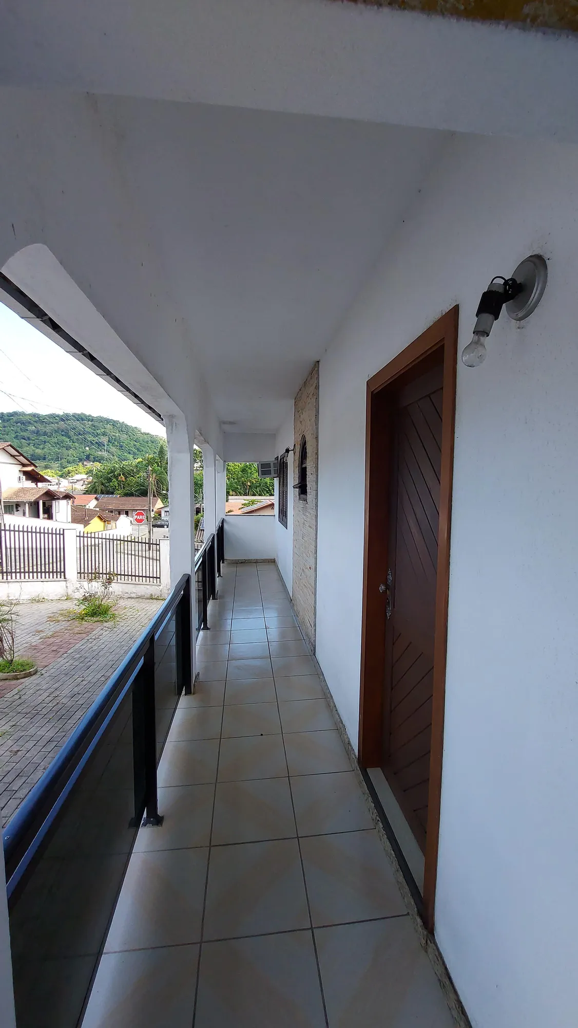 Casa Residencial com área subsolo para exploração comercial. — foto 5