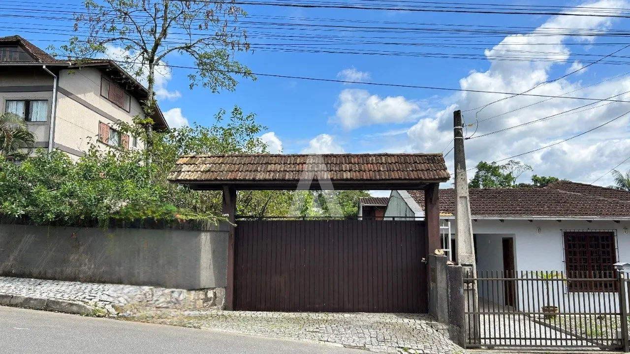 Terreno à venda no bairro Bom Retiro em Joinville, por R$ 690.000,00. - foto 1