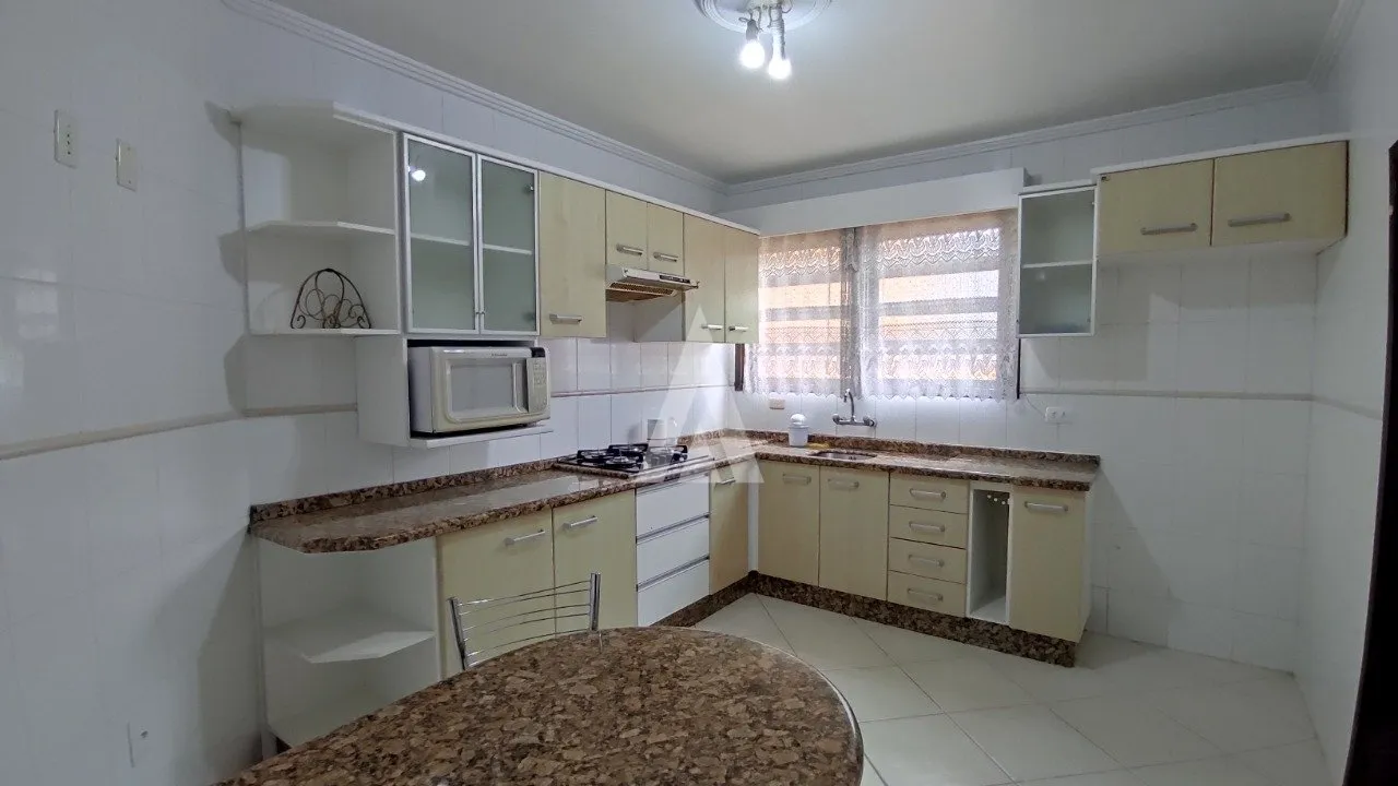 Casa com 1 suíte(s) mais 3 quarto(s) à venda no bairro Costa E Silva em Joinville, por R$ 1.000.000.00. — foto 4
