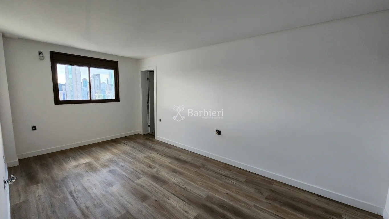 Apartamento com 5 suítes e 4 vagas de garagem no bairro Centro em Balneário Camboriú/SC — foto 3