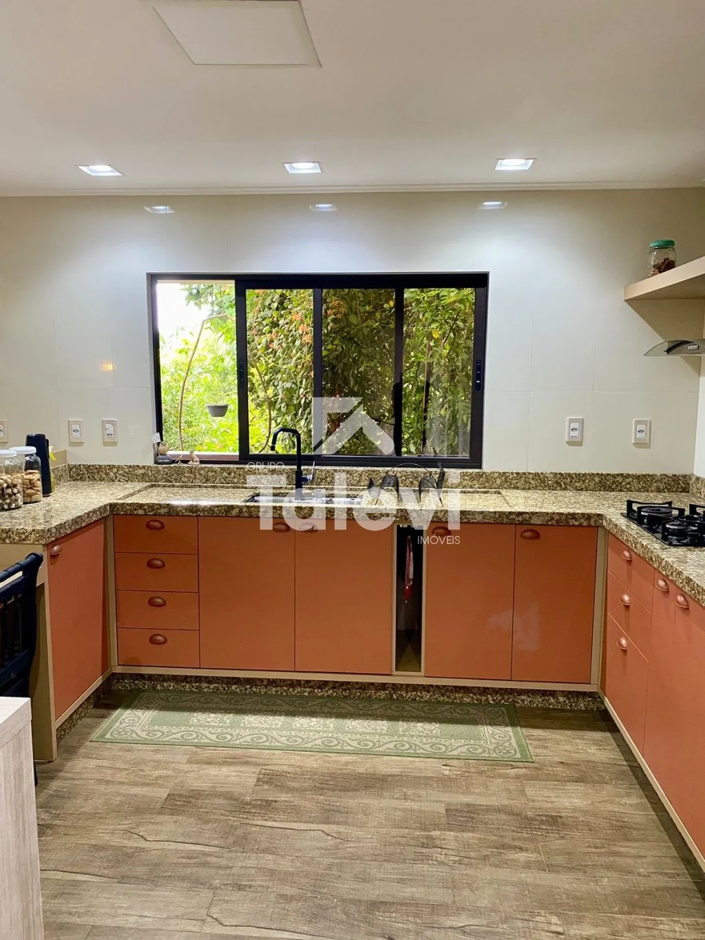 Duas Casas de Alto Padrão no Centro de Pomerode - Terreno Amplo, Vista Privilegiada e Versatilidade de Uso — foto 3