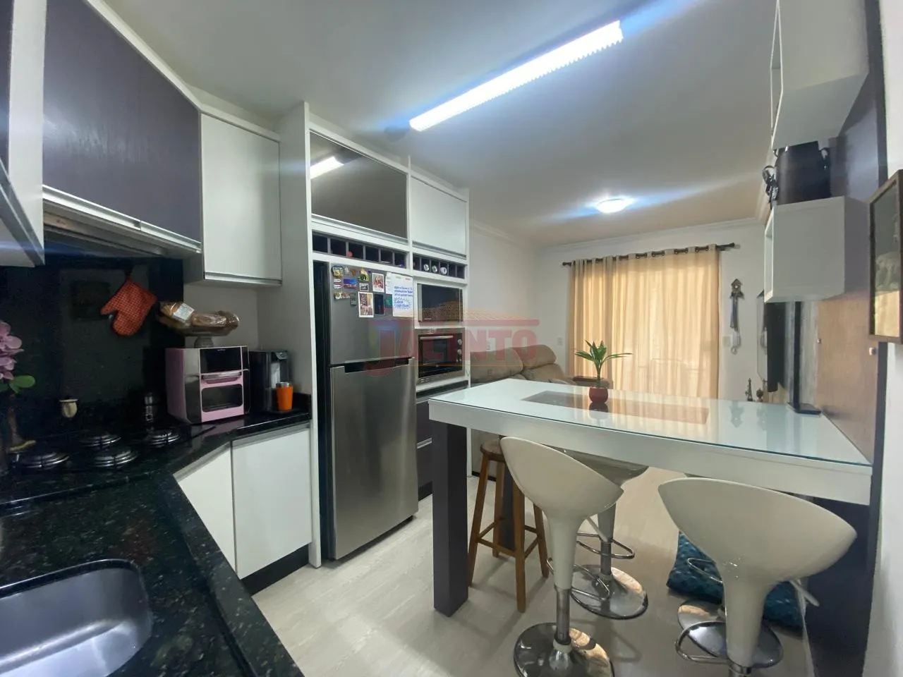 CASA GEMINADA EM CONDOMÍNIO FECHADO, ÓTIMA LOCALIZAÇÃO NO BAIRRO SALTO DO NORTE. — foto 6