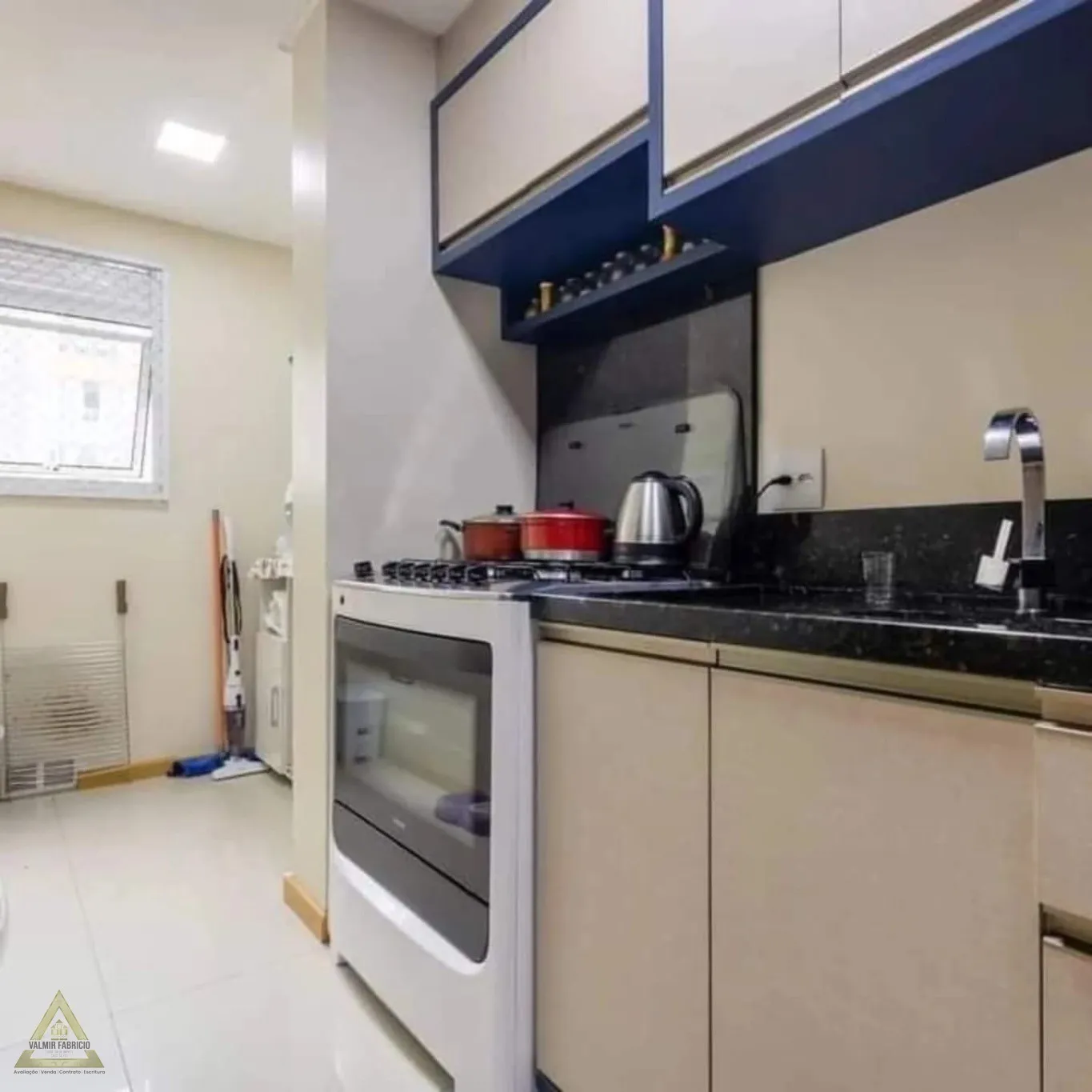 Excelente Apê, espaçoso, vizinhança calma, confortável e acolhedor, bem localizado para você morar ou gerar renda através de locação. Localizado na Rua Iguape, próximo da Furb, no bairro Itoupava Seca: Essa localização é boa pra você? Lindo apartamento com a l — foto 7