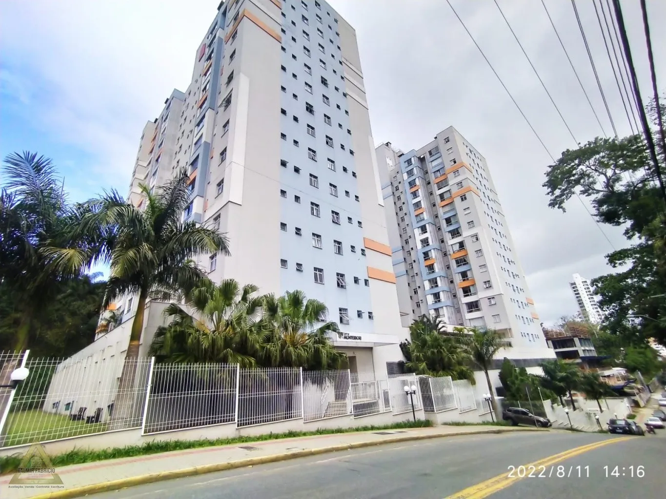 Excelente Apê, espaçoso, vizinhança calma, confortável e acolhedor, bem localizado para você morar ou gerar renda através de locação. Localizado na Rua Iguape, próximo da Furb, no bairro Itoupava Seca: Essa localização é boa pra você? Lindo apartamento com a l - foto 1