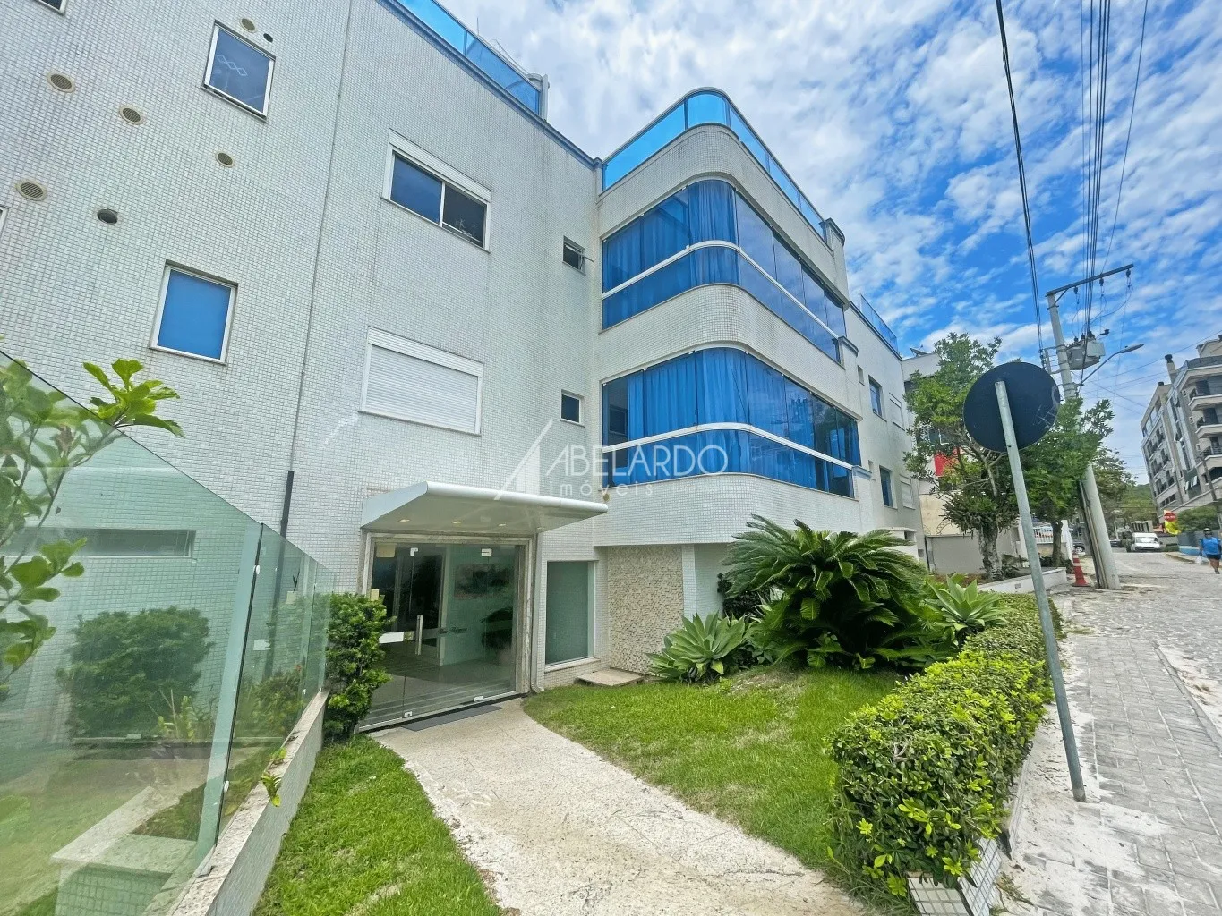 COBERTURA DUPLEX, VISTA MAR, MOBILIADO, TRÊS DORMITÓRIOS - PRAIA DE BOMBINHAS — foto 3
