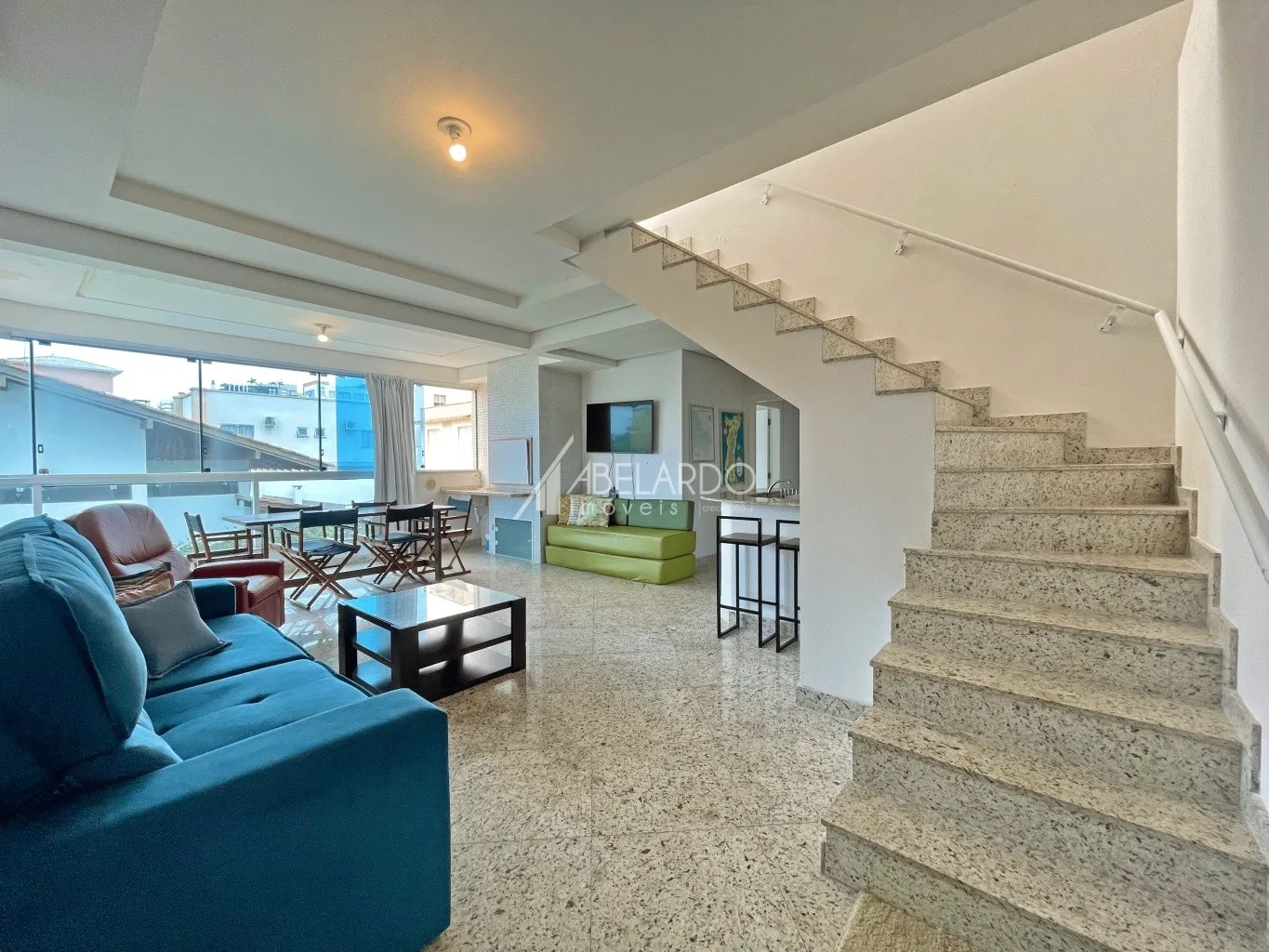 COBERTURA DUPLEX, VISTA MAR, MOBILIADO, TRÊS DORMITÓRIOS - PRAIA DE BOMBINHAS — foto 4