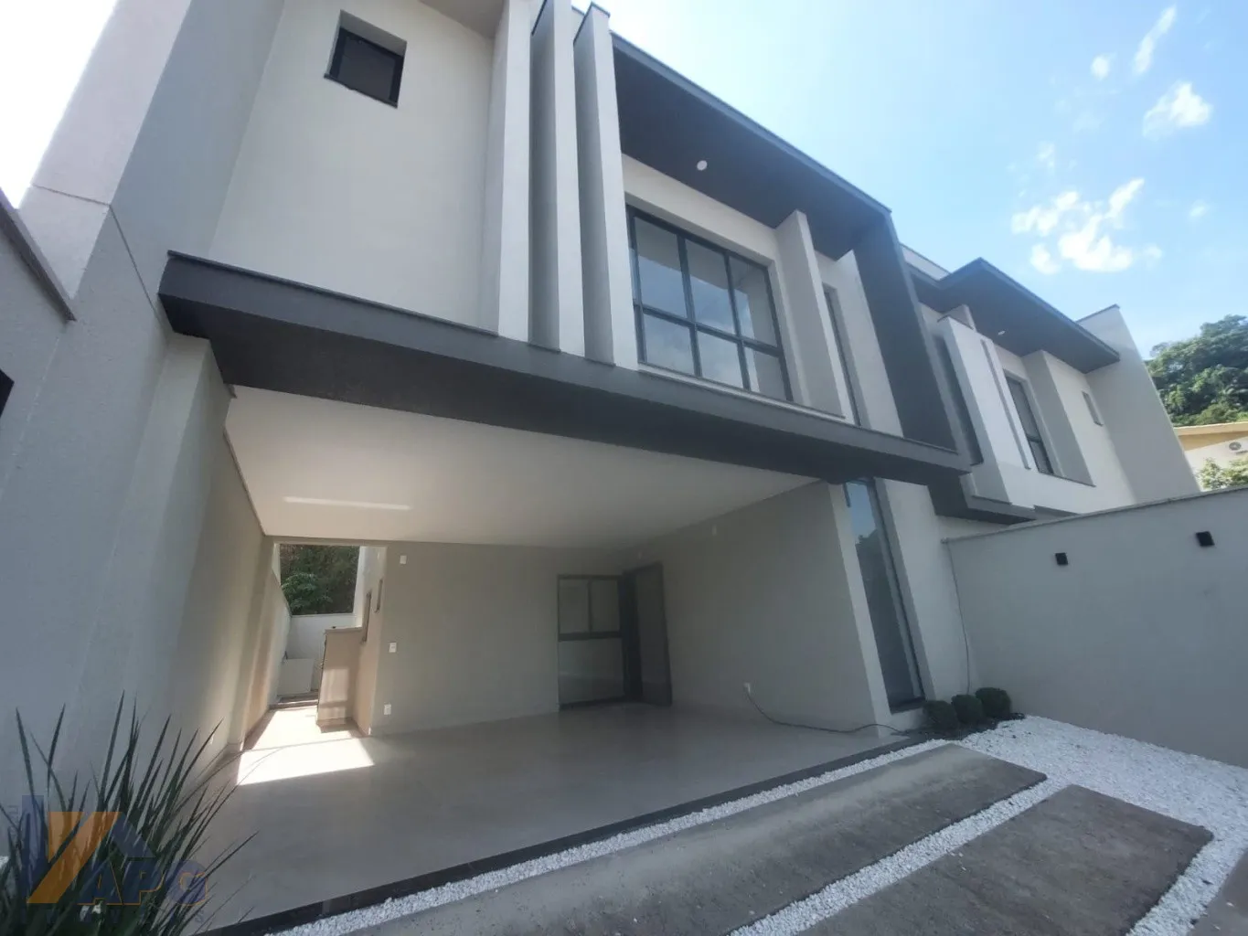 Sobrado com 3 suites em Gaspar - foto 1