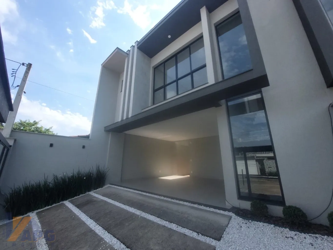 Sobrado com 3 suites em Gaspar — foto 2