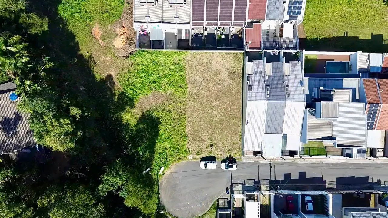 Terreno com 1.036,56 m, plano, pode edificaprédio ou casas geminadas, liberado até 729,37 m de área a construir. Escriturado. — foto 3