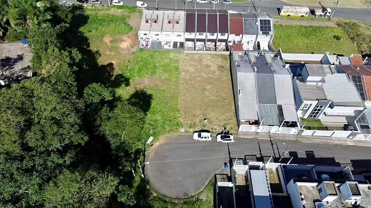Terreno com 1.036,56 m, plano, pode edificaprédio ou casas geminadas, liberado até 729,37 m de área a construir. Escriturado. — foto 4