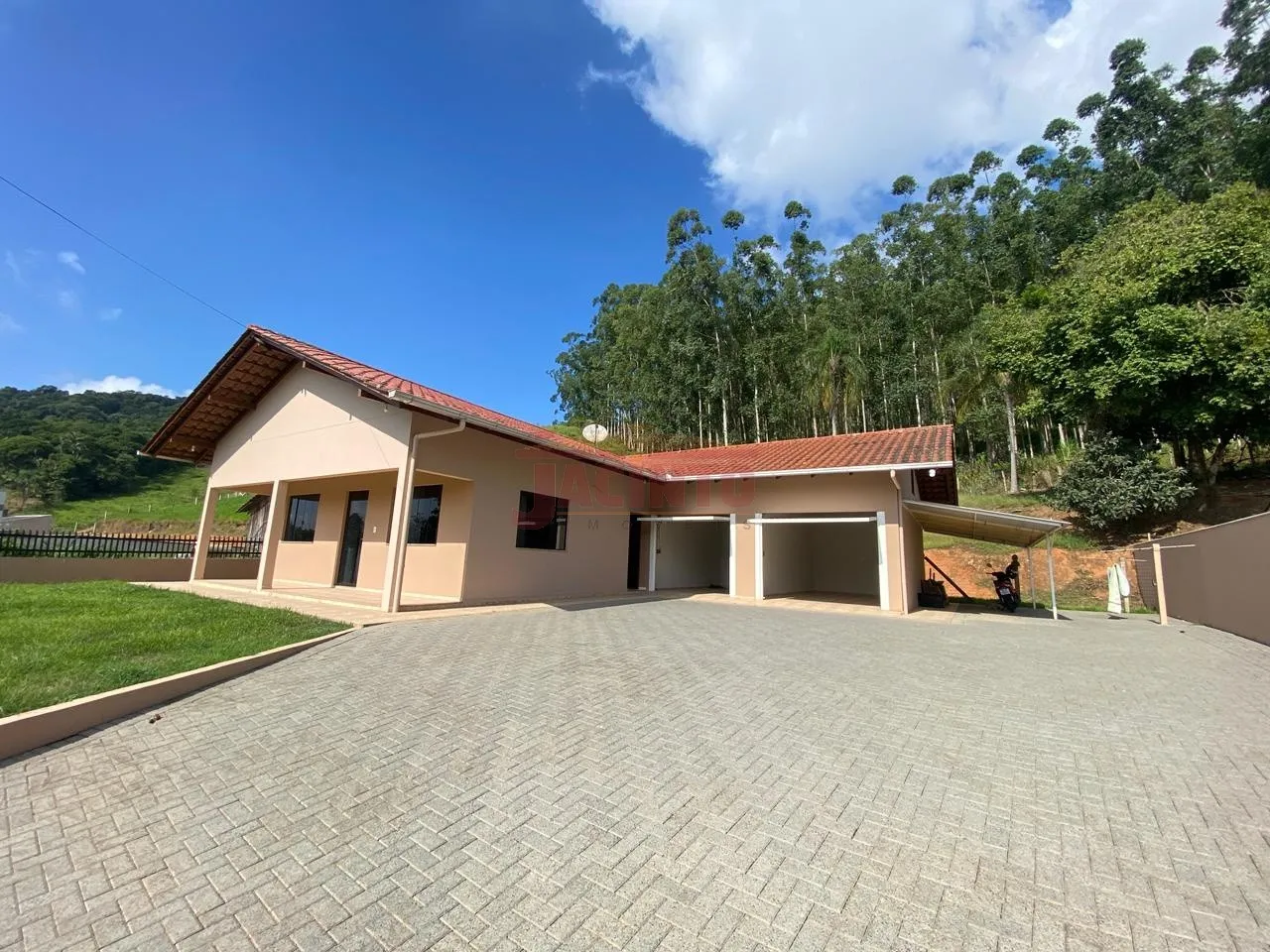 Casa semi mobiliada com 2 dormitórios sendo 1 suíte no bairro Belchior Baixo em Gaspar. — foto 2