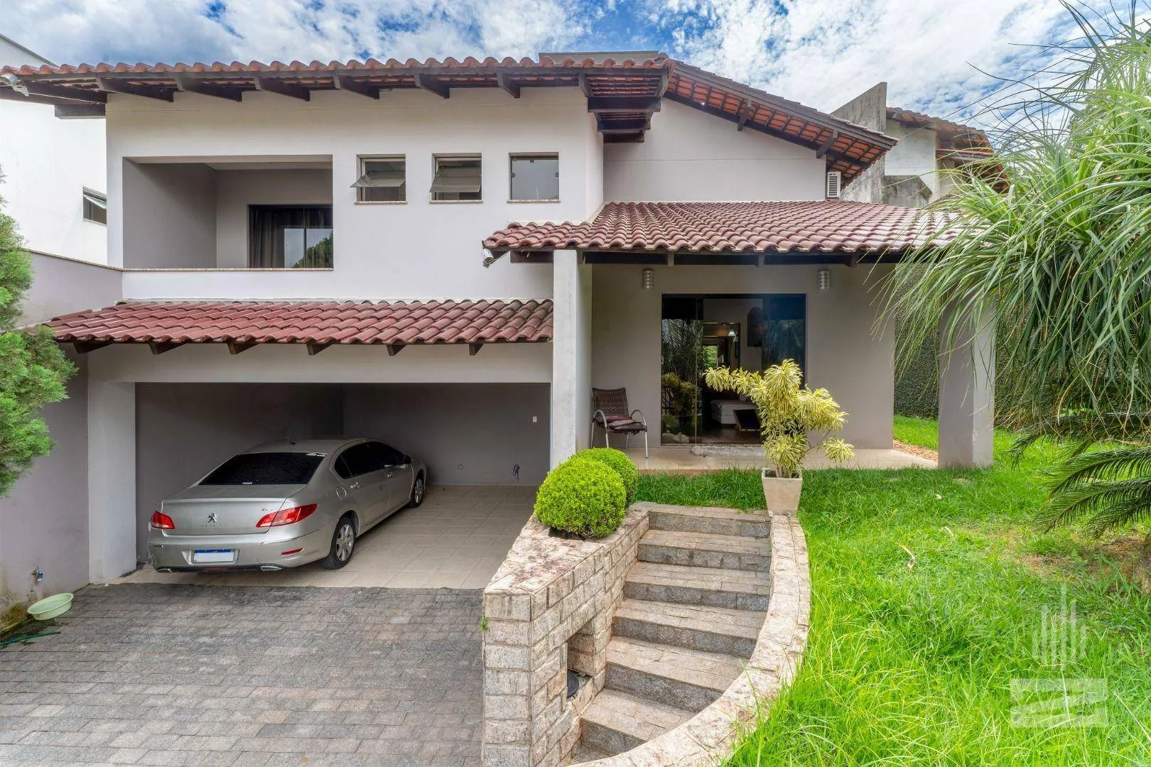 Casa com 3 Dormitórios e Piscina, À Venda no bairro Velha em Blumenau - foto 1
