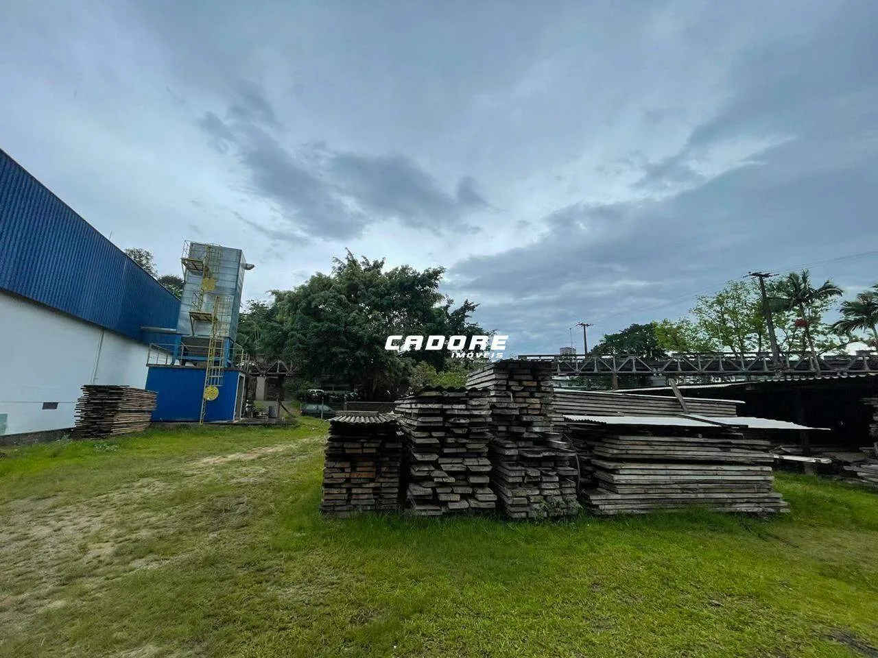 Excelente galpão com aproximadamente 2.319m no bairro Ponta Aguda I Cadore Imóveis — foto 7