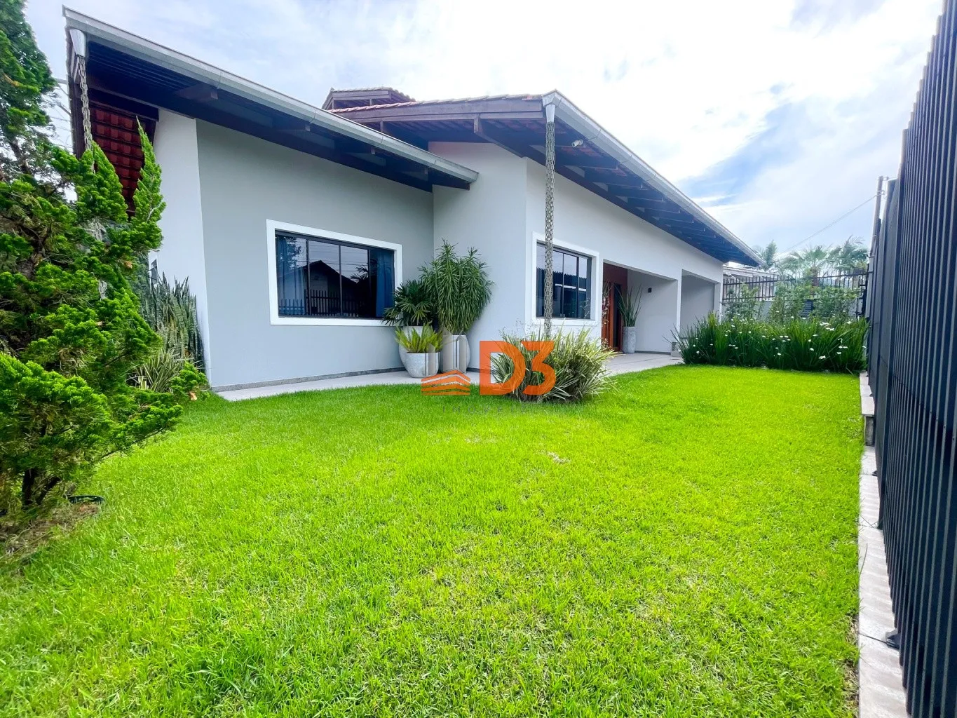 Linda Casa de Alto Padrão no início do Garcia - foto 1