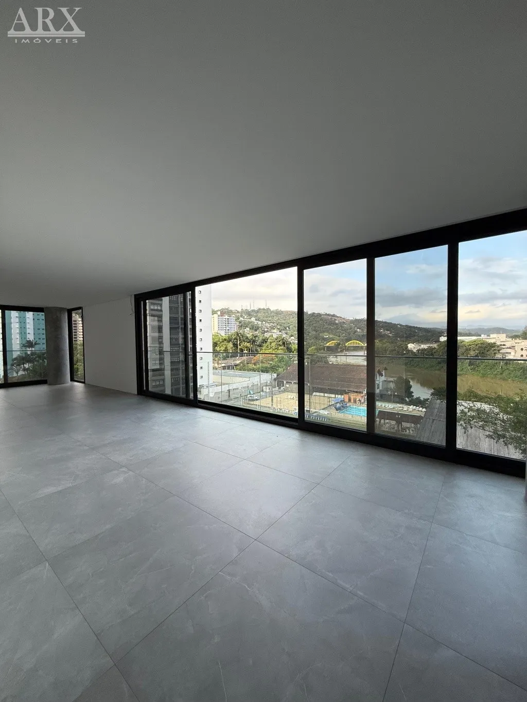 Apartamento novo, alto padrão, localizado na Ponta Aguda — foto 4