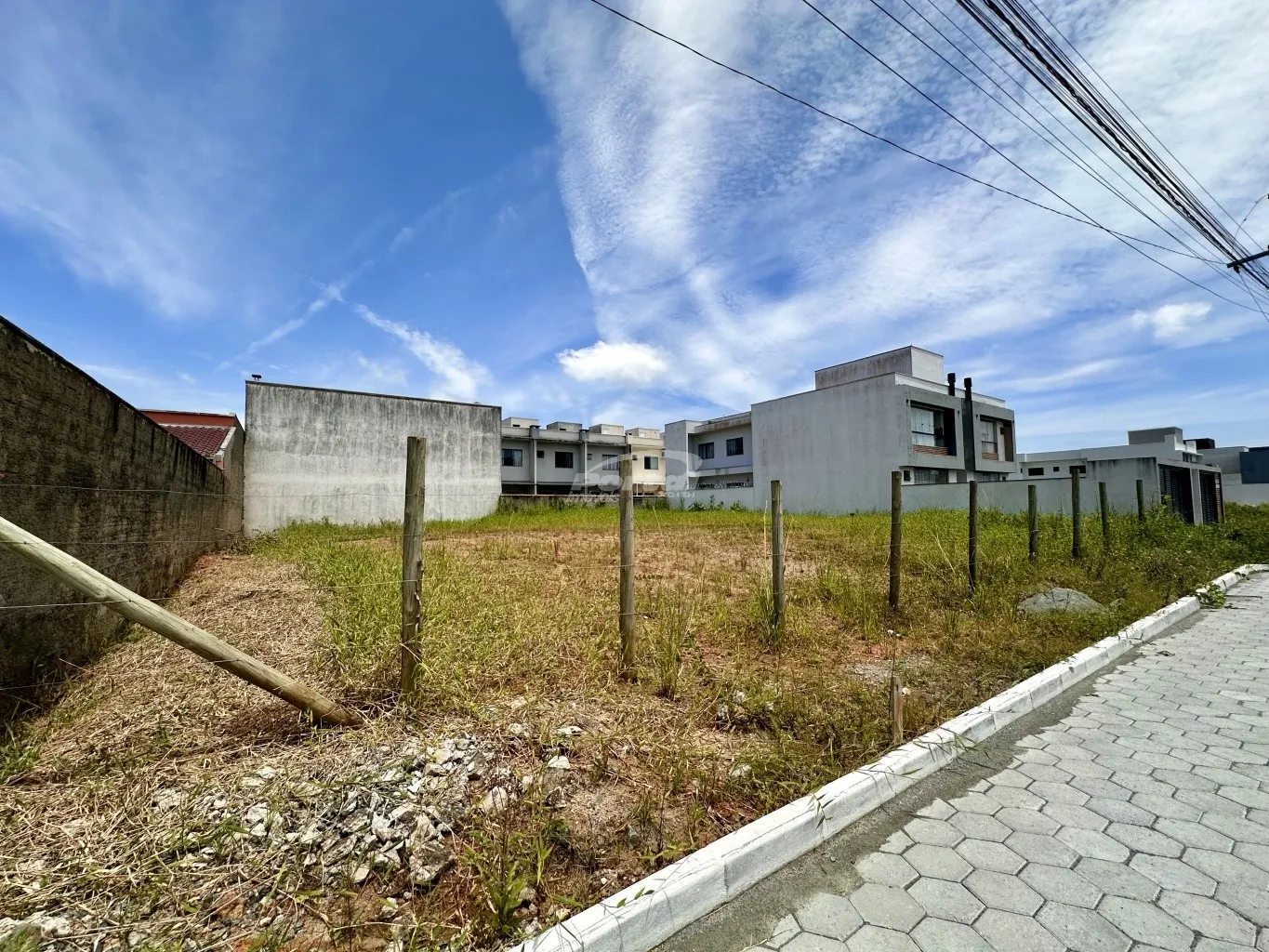 Excelente terreno com 600m no centro de Balneário Piçarras/SC (Cód. 19785); - foto 1