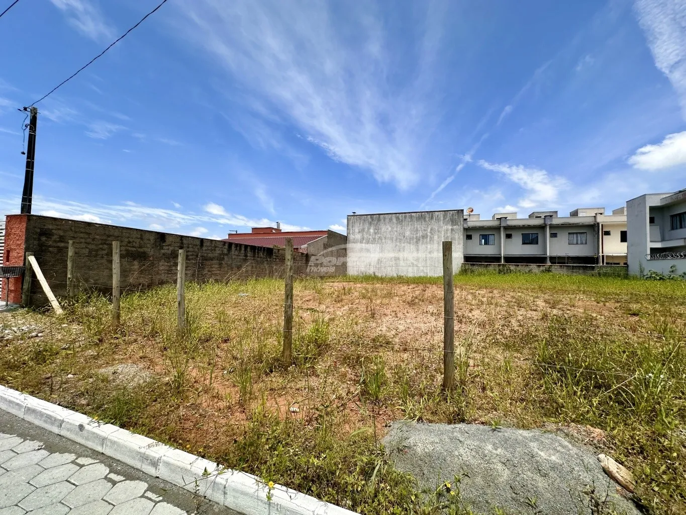 Excelente terreno com 600m no centro de Balneário Piçarras/SC (Cód. 19785); — foto 2