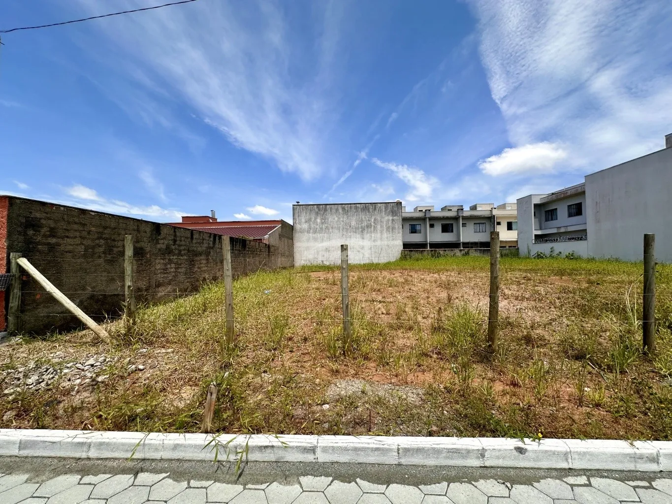 Excelente terreno com 600m no centro de Balneário Piçarras/SC (Cód. 19785); — foto 3