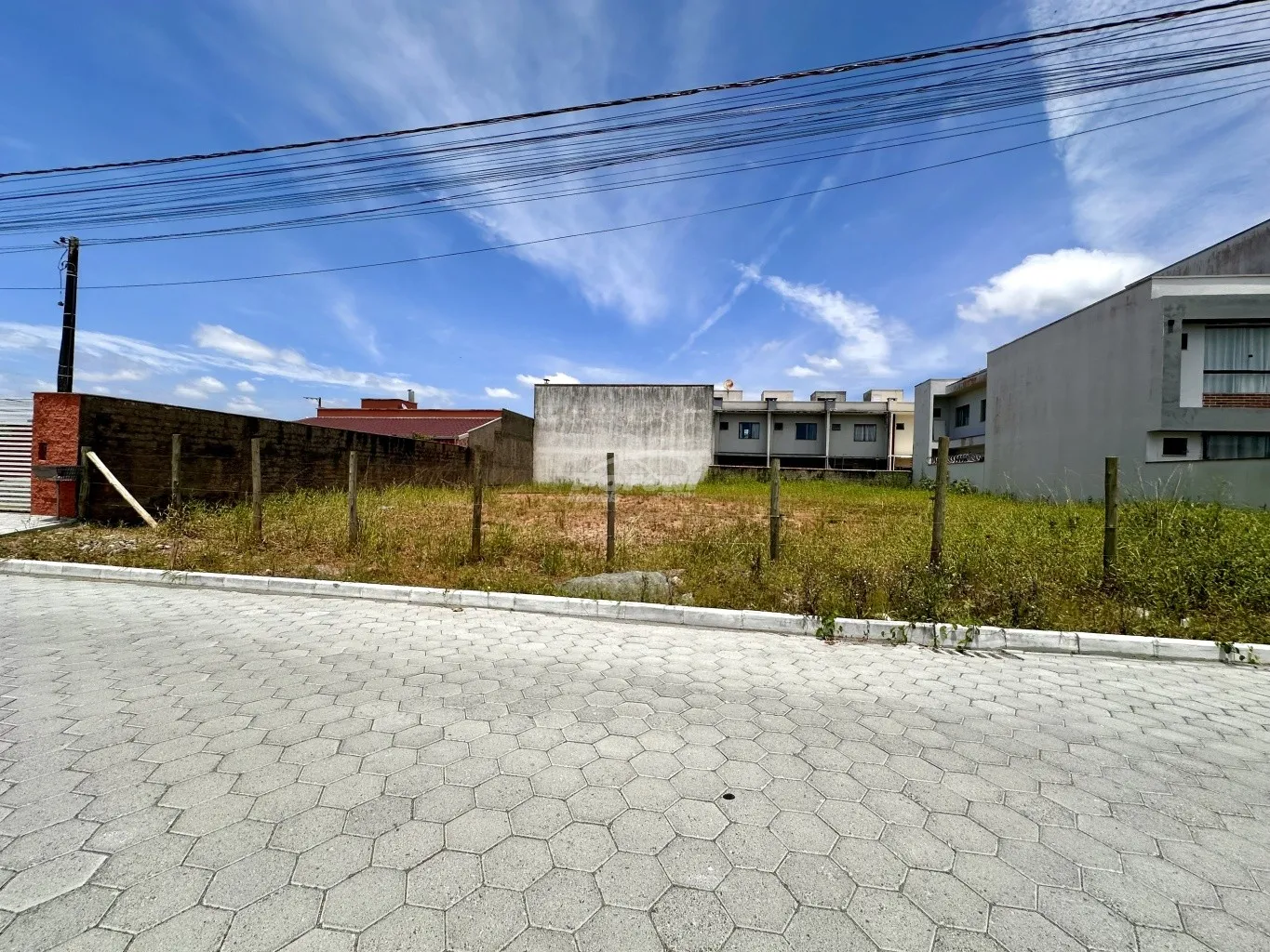 Excelente terreno com 600m no centro de Balneário Piçarras/SC (Cód. 19785); — foto 7