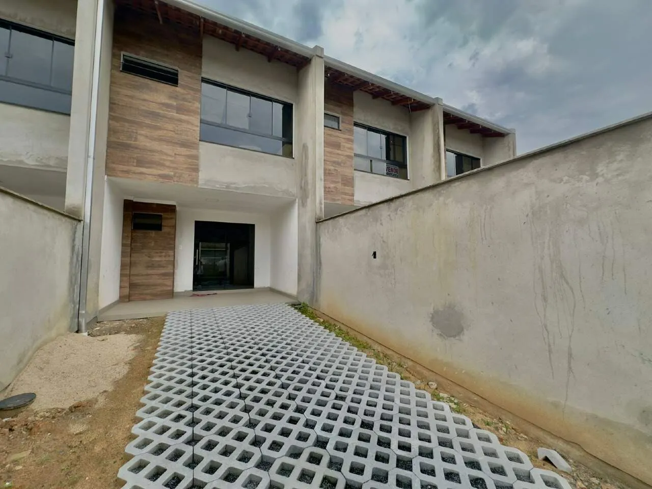 Sobrado espaçoso e bem localizado na Água Verde! — foto 2