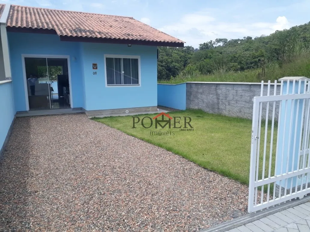 Excelente casa Geminada, estilo PORTEIRA FECHADA, com 62,90m de área construída, edificada num terreno de 200,05m, no Bairro Pomerode Fundos, em Pomerode, com 3 Dormitórios. — foto 2