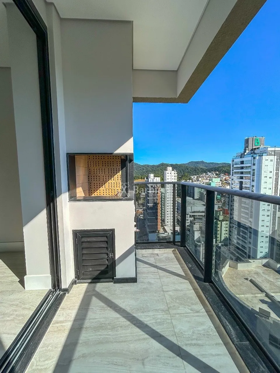 Apartamento na cobertura com 04 Suítes, 03 vagas de garagem no Pontal Norte em Balneário Camboriú/SC — foto 3