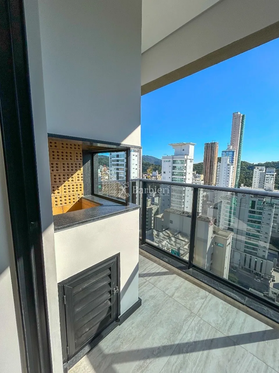 Apartamento na cobertura com 04 Suítes, 03 vagas de garagem no Pontal Norte em Balneário Camboriú/SC — foto 4