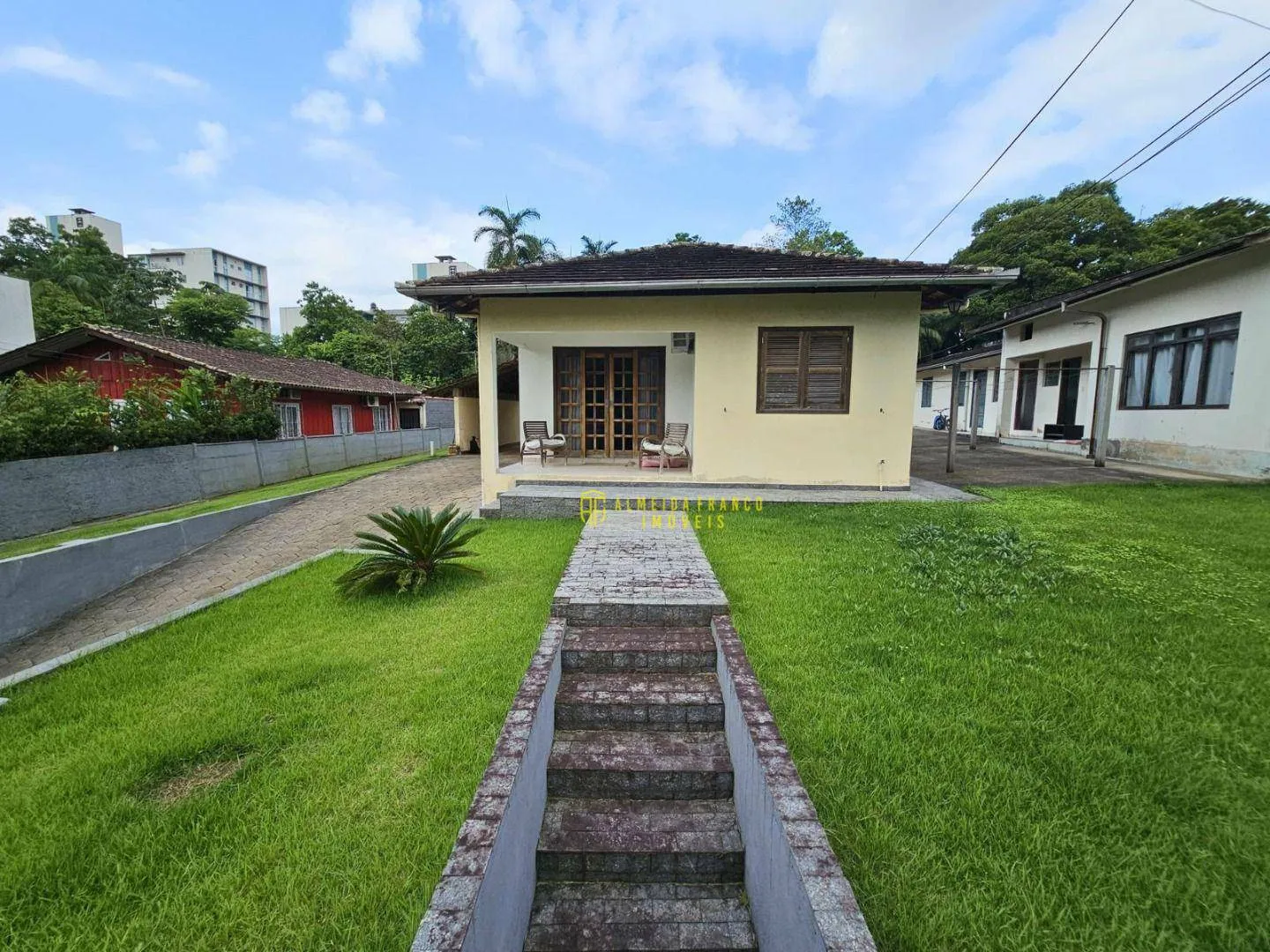 Casa térrea com 2 dormitórios, no Bairro Salto do Norte - Blumenau/SC. Terreno com 1.137,84m - foto 1