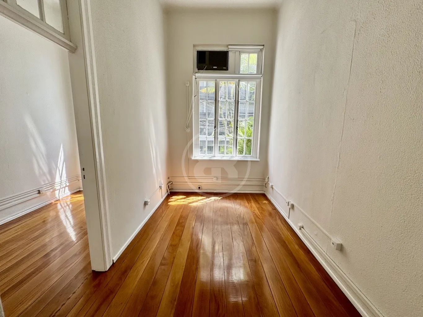 Casa Comercial com 755m2 privativos e 20 Vagas de Estacionamento, para alugar no Centro de Blumenau/SC, em frente ao Hospital Santa Isabel. — foto 3