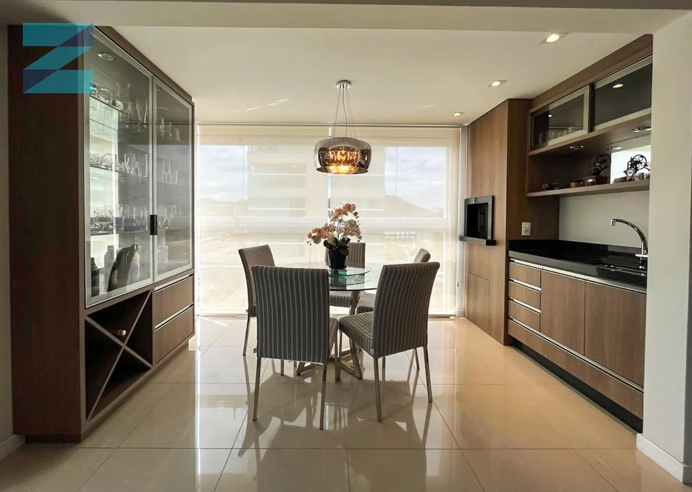 APARTAMENTO FINAMENTE MOBILIADO, EQUIPADO, E CLIMATIZADO ! — foto 3