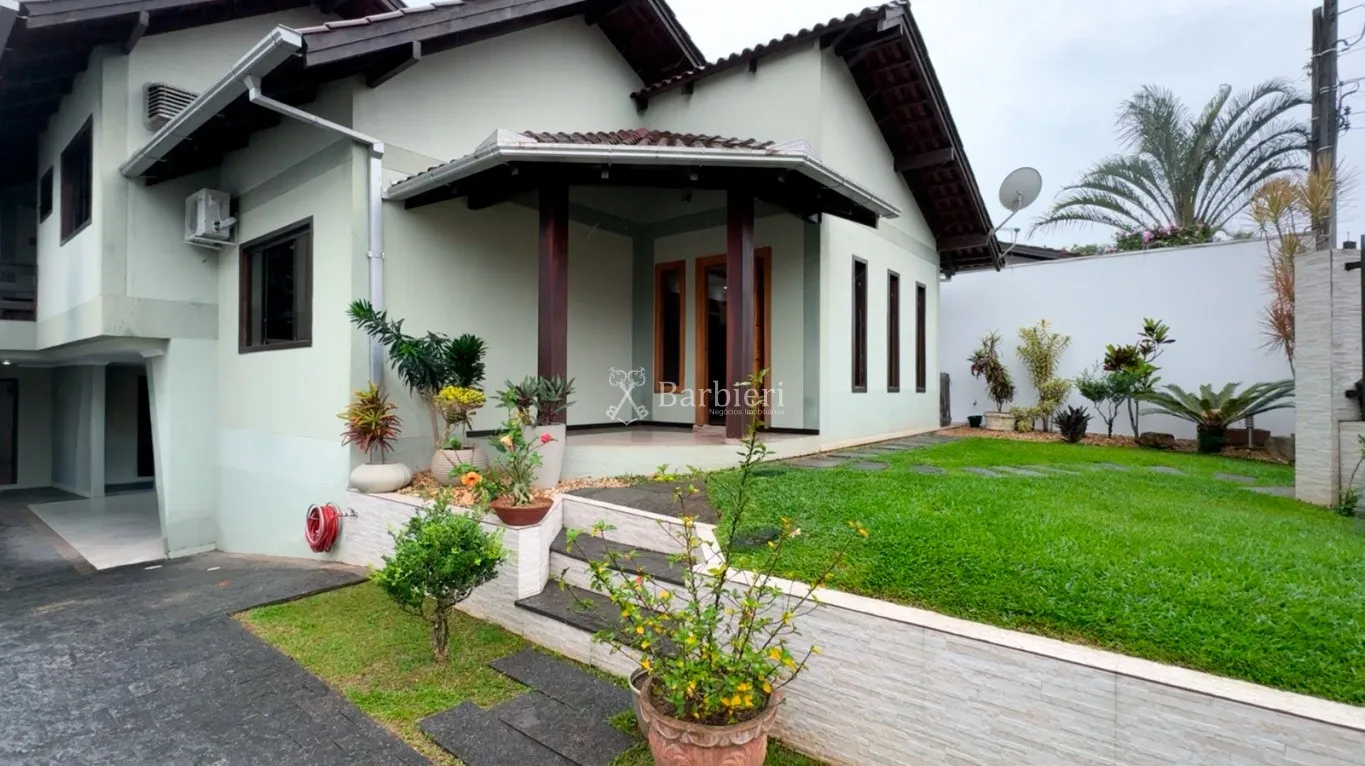 Casa com 4 quartos sendo 2 suítes no bairro Escola Agrícola em Blumenau/SC - foto 1
