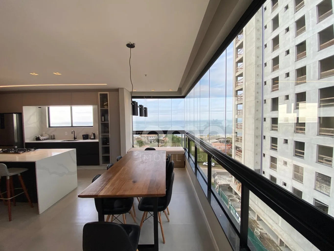 Apartamento com 3 suítes, mobiliado e decorado com vista mar em Balneário Piçarras! - foto 1