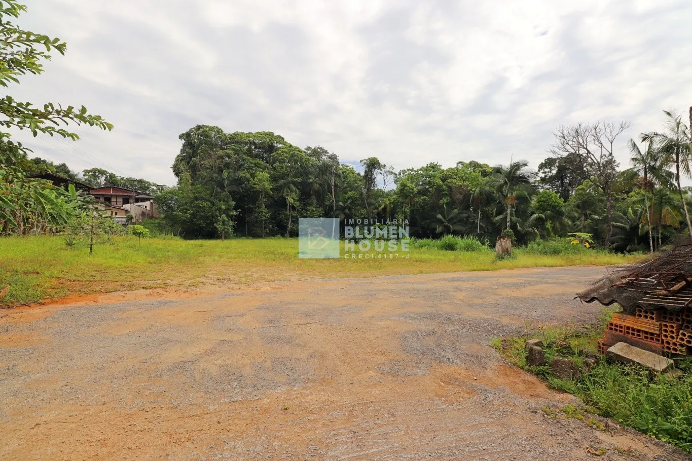 Amplo terreno plano com fácil acesso para a BR 470, no bairro Salto do Norte! - foto 1