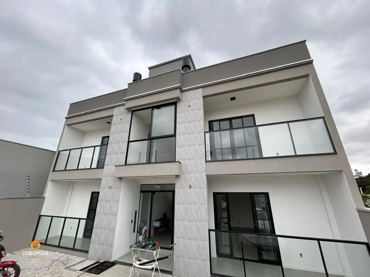 Apartamento com 03 Dormitórios, pronto para morar, em Balneário Piçarras/SC - foto 1