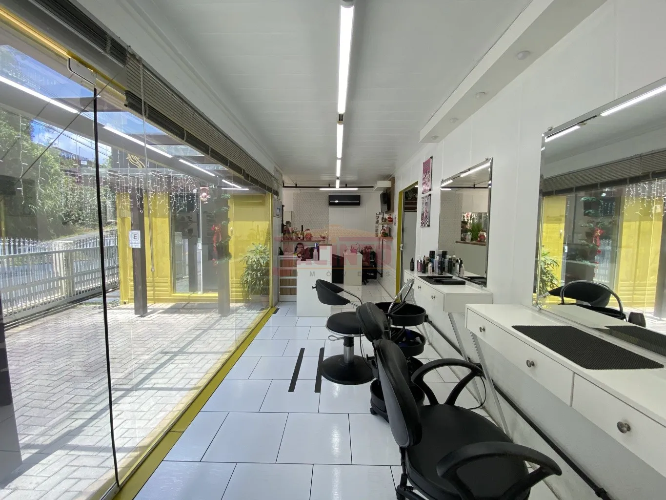 Ótima oportunidade para um salão de beleza! Sala comercial contêiner com aproximadamente 60m no Bairro Fortaleza. — foto 5