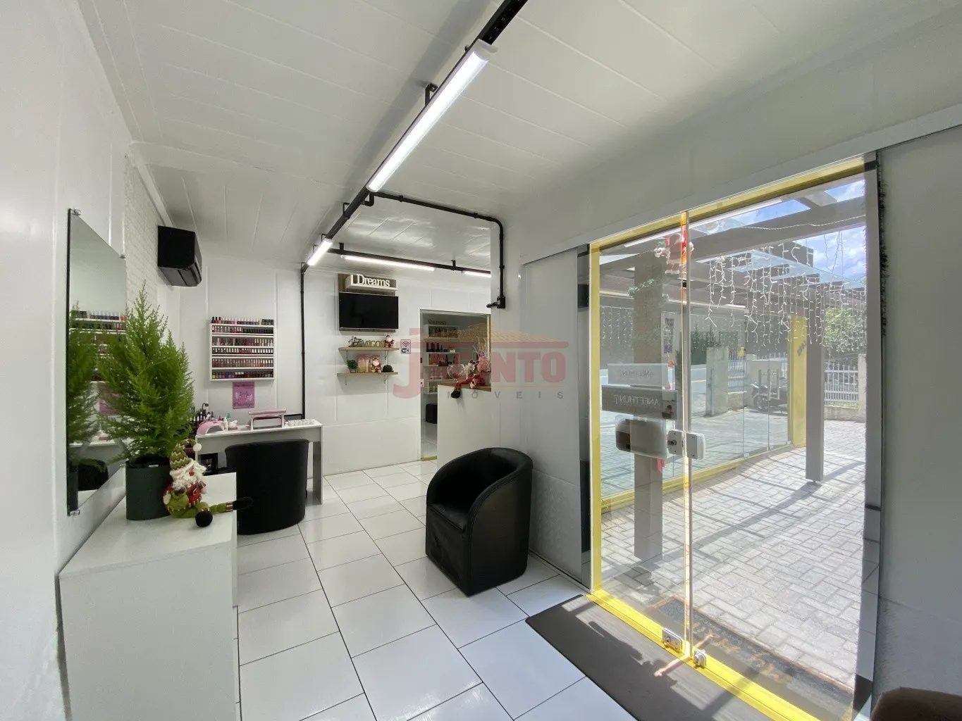 Ótima oportunidade para um salão de beleza! Sala comercial contêiner com aproximadamente 60m no Bairro Fortaleza. — foto 6